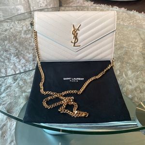 SAINT LAURENT
Monogramme Large Grain de Poudre Wallet on Chain
Color:Crema Soft